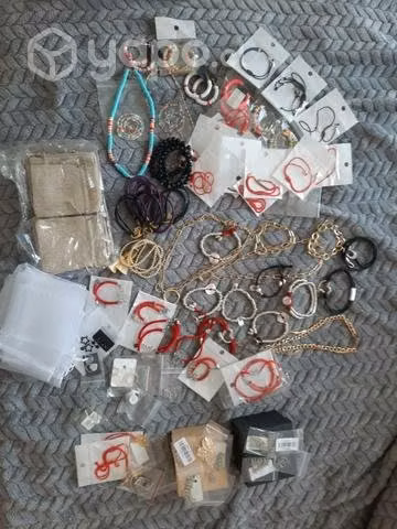 Joyas, pulseras ,aros, collares, relojes etc