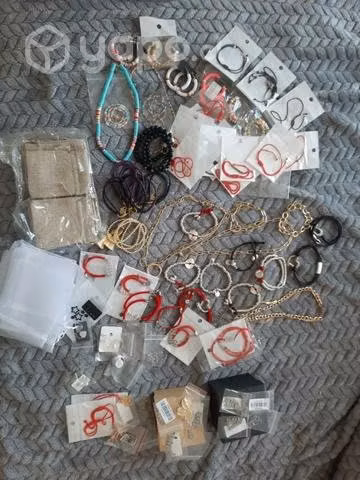 Joyas, pulseras ,aros, collares, relojes etc