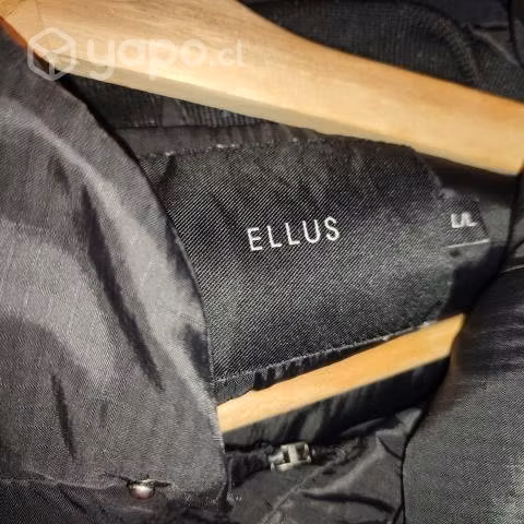 Chaqueta negra marca Ellus