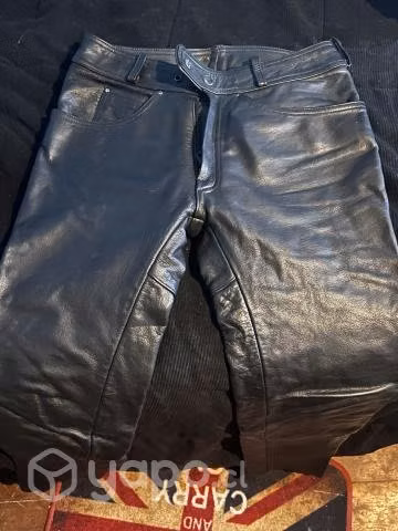 Pantalones cuero