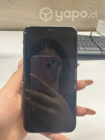 IPhone 11 semi nuevo
