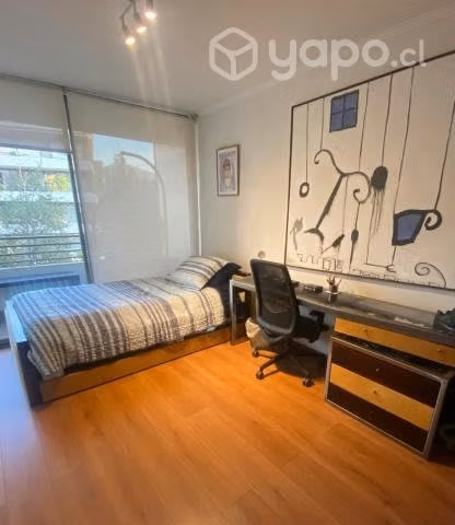 Cama y escritorio