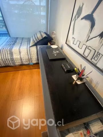 Cama y escritorio