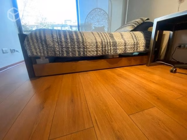 Cama y escritorio