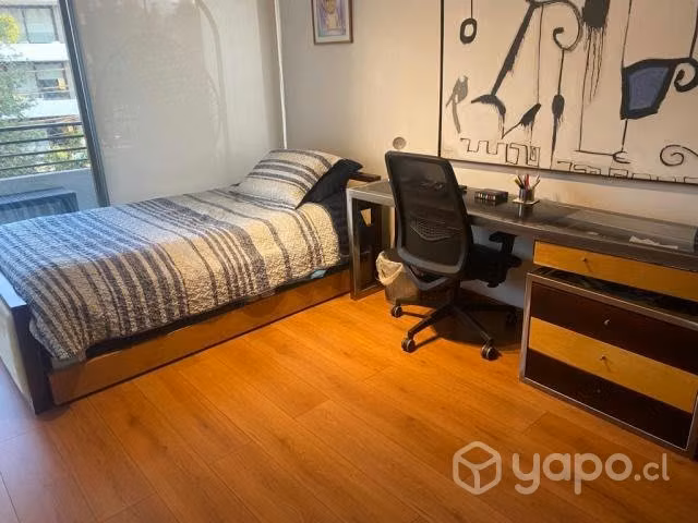 Cama y escritorio