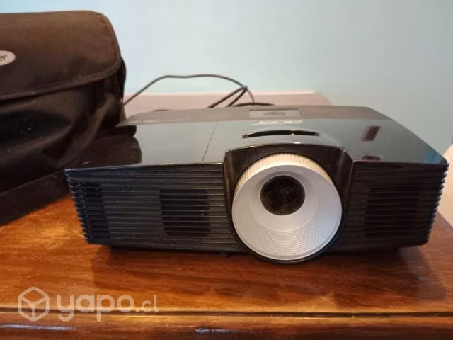 Proyector Acer con pantalla