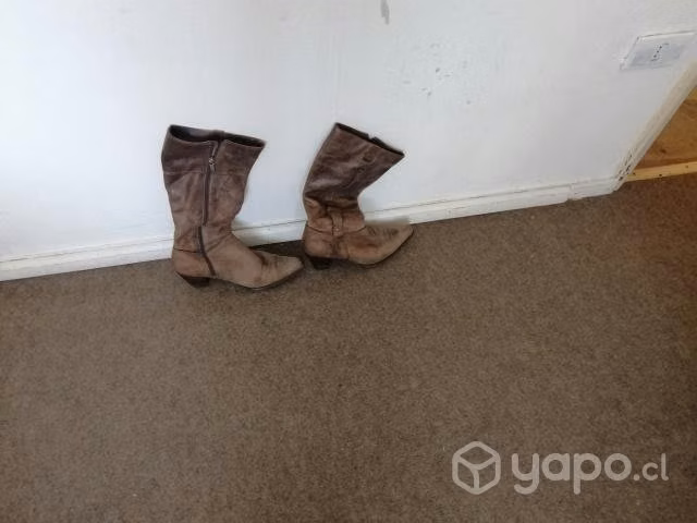 botas y zapatos