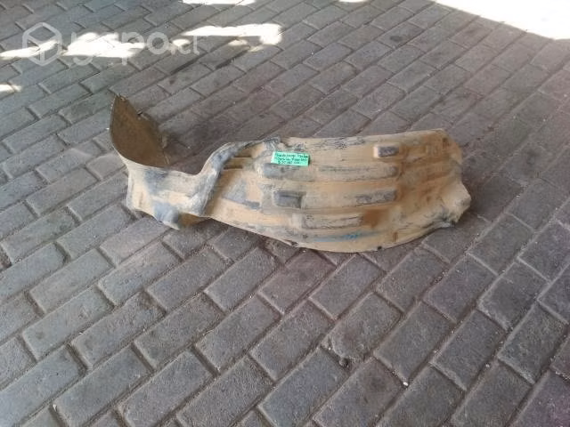 Guardafango tras der Mitsubishi L