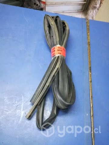 Goma contorno pta tras der Nissan Navara 2008-11