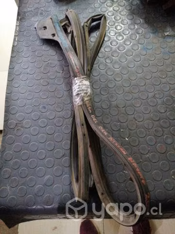 Goma contorno puerta del der Nissan Navara 2014