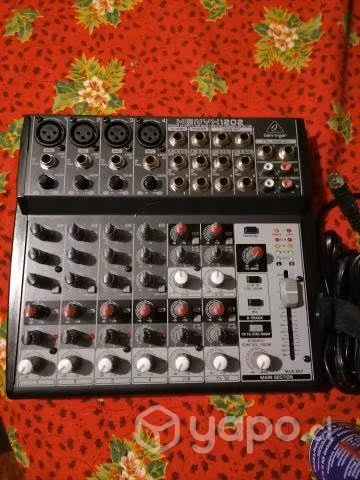 Behringer Xenyx 1202 Mezcladora