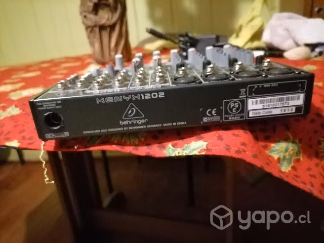 Behringer Xenyx 1202 Mezcladora