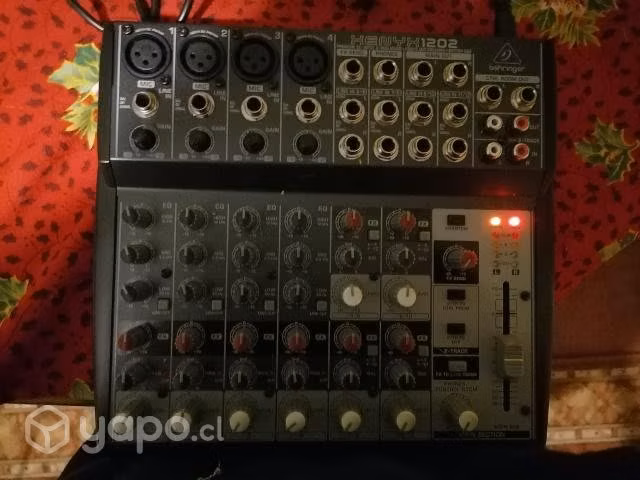 Behringer Xenyx 1202 Mezcladora