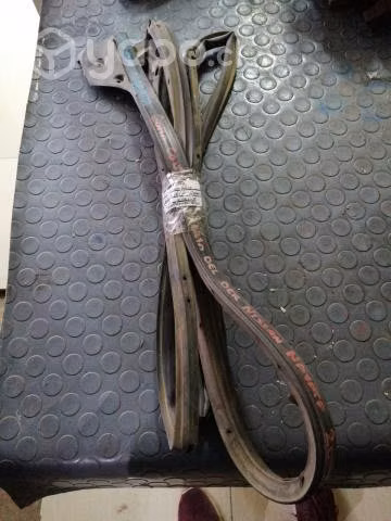 Goma contorno pta del der Nissan Navara 2014