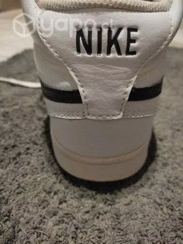 Nike Court Visión
