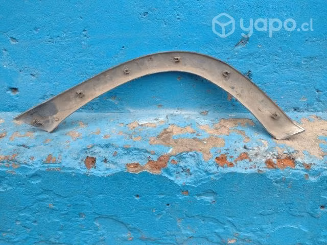 Moldura trasera izq Chevrolet Corsa 2000-2008