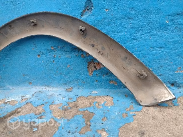 Moldura trasera izq Chevrolet Corsa 2000-2008
