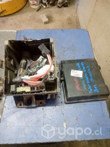 Carcaza caja fusible motor Nissan Navara 2008-15