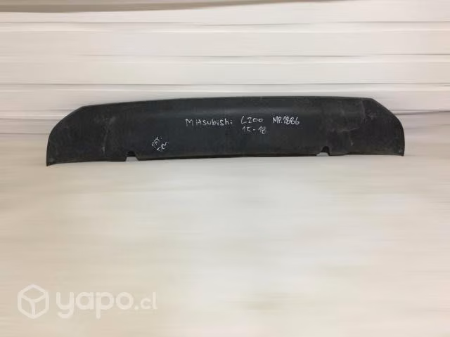 Moldura delantera bigote mitsubishi L200 16-19