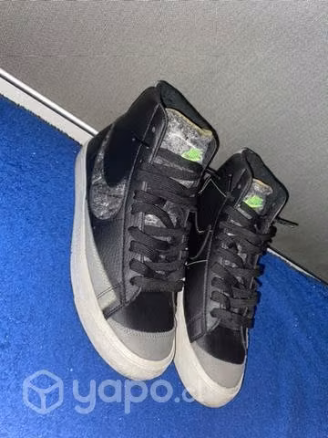 Nike Blazer Mid 77'