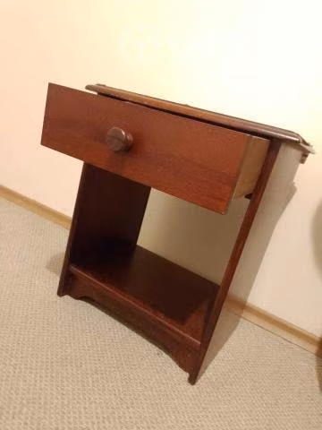 Velador de madera