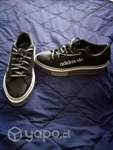 Zapatillas Adidas nuevas.