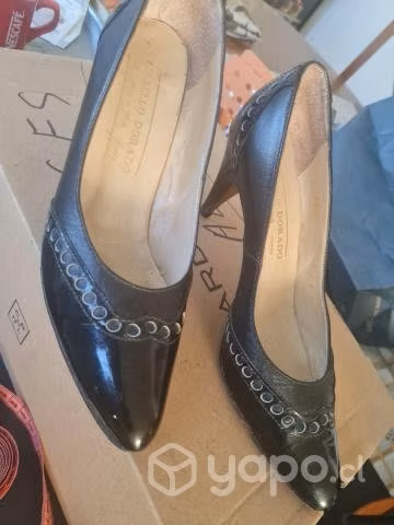 2 pares zapatos los reina 36 los amarrados 39