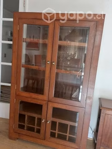 Mueble vitrina madera y cristal biselado
