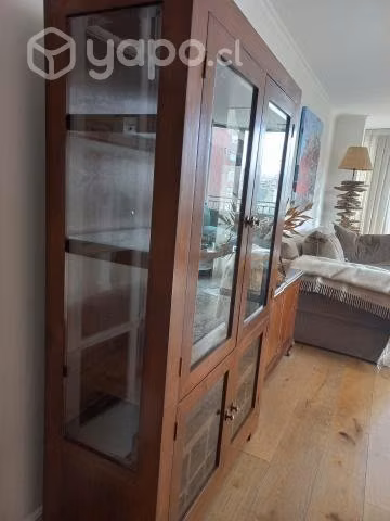 Mueble vitrina madera y cristal biselado