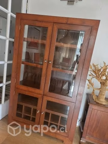 Mueble vitrina madera y cristal biselado
