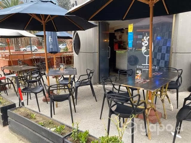 Lindo bar restaurant frente a Canal 13