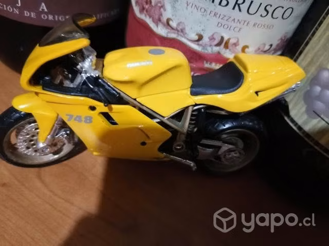Ducati 748 maisto