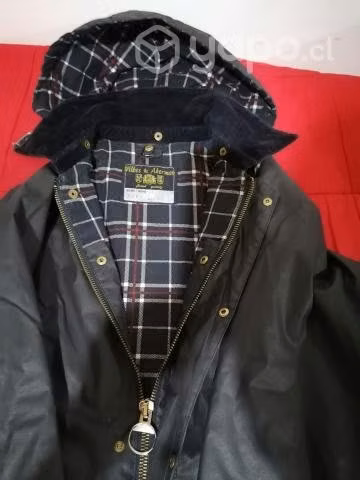 Parca impermeable con capucha
