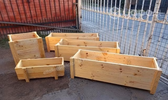 Jardinera o maceteros en madera