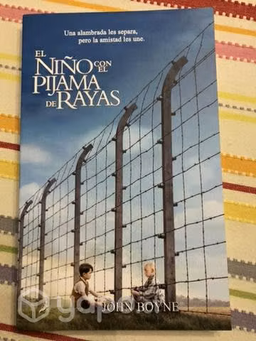 El niño con el pijama de rayas