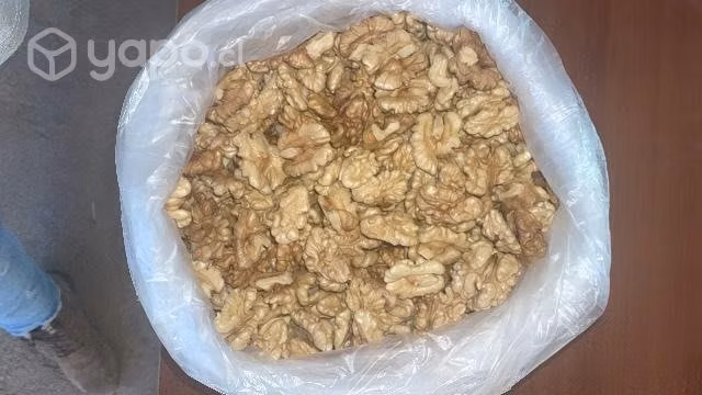nueces peladas, recién cosechadas.