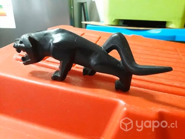 Figura de piedra pantera