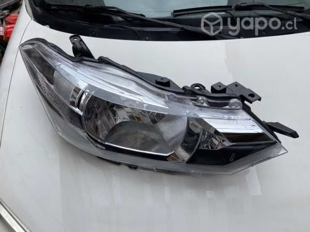 Optico der toyota yaris 15/18 sedan nuevos