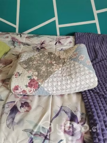 Cama plaza y media estilo americano. Usada