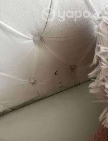 Sillón capitoné blanco baúl tres piezas