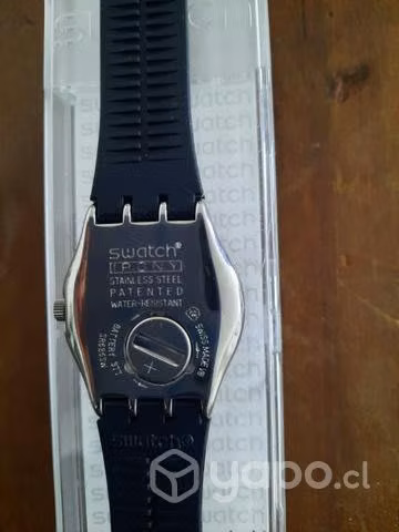 Reloj Swatch unisex negro modelo YLS 202