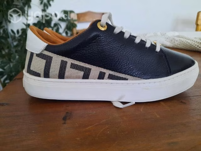 Zapatillas talla 36 Luz Da luna ( Pollini)