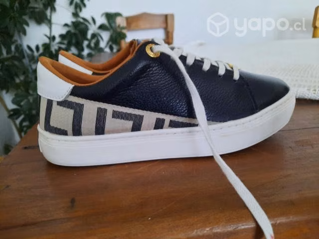 Zapatillas talla 36 Luz Da luna ( Pollini)