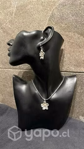 Aros y colgante de flor plata