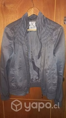 Chaqueta gris con cierre mossino