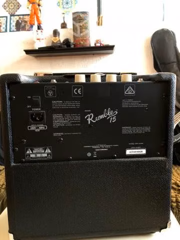Pack Bajo eléctrico semi nuevo con amplificador