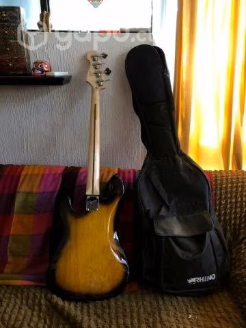 Pack Bajo eléctrico semi nuevo con amplificador
