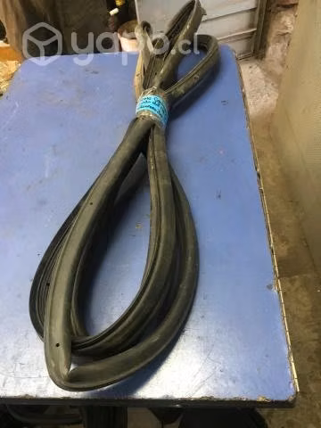 Goma contorno puerta delantera izq chv silverado