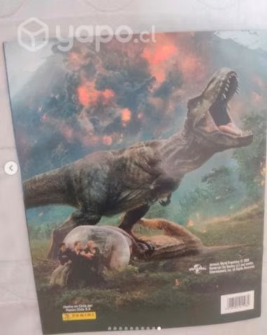 Album + 25 sobres con láminas Jurasic World