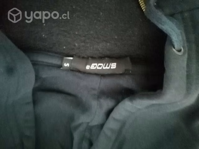 Sudadera negra con capucha